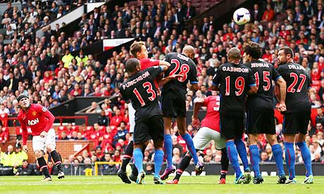 Manchester United's Wayne Rooney, left, scores his side's second goal against 10-man Crystal Palace